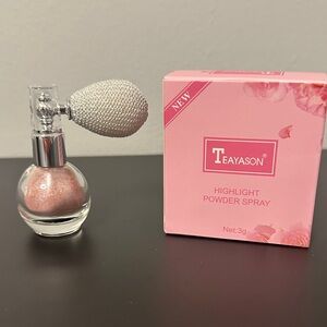 Shimmering Pink Highlight Powder Spray